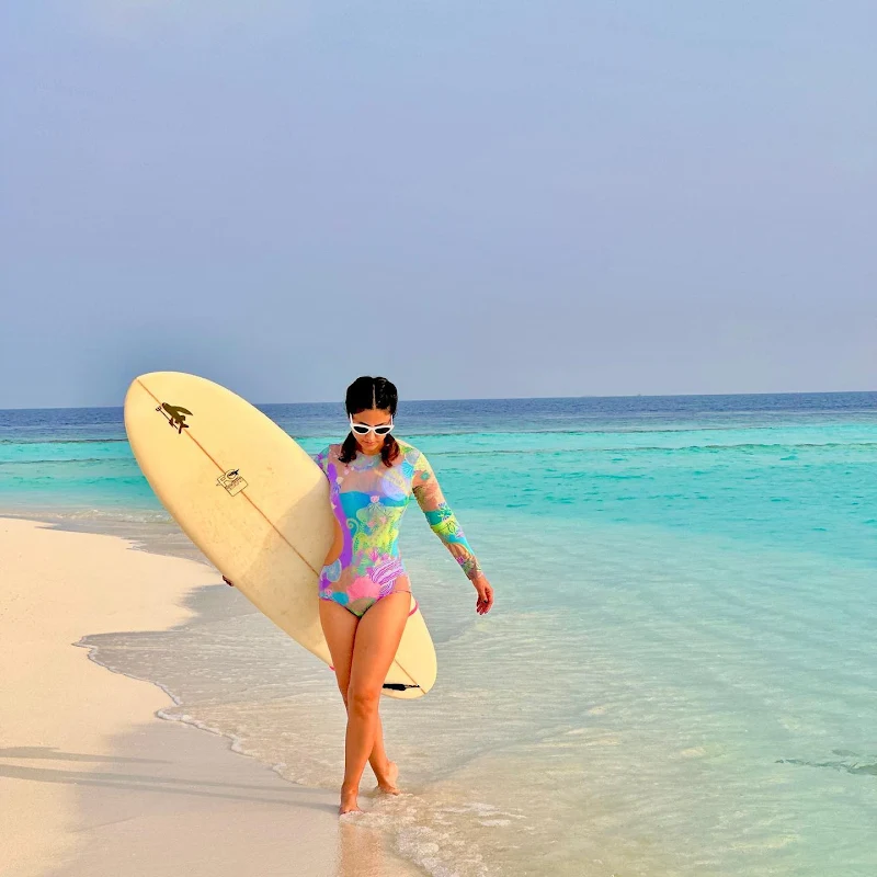 hina khan swimsuit sexy body legs surfing tv actress