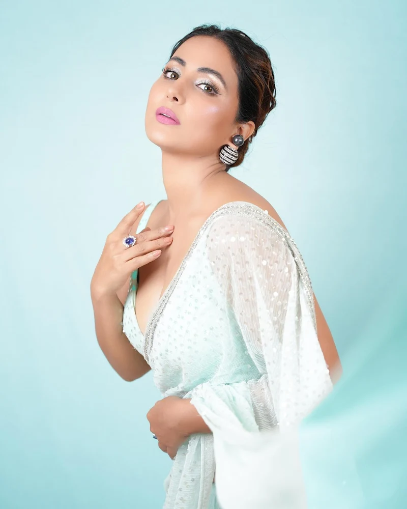 Hina Khan cleavage white saree hot actress Hina Khan cleavage white saree hot actress