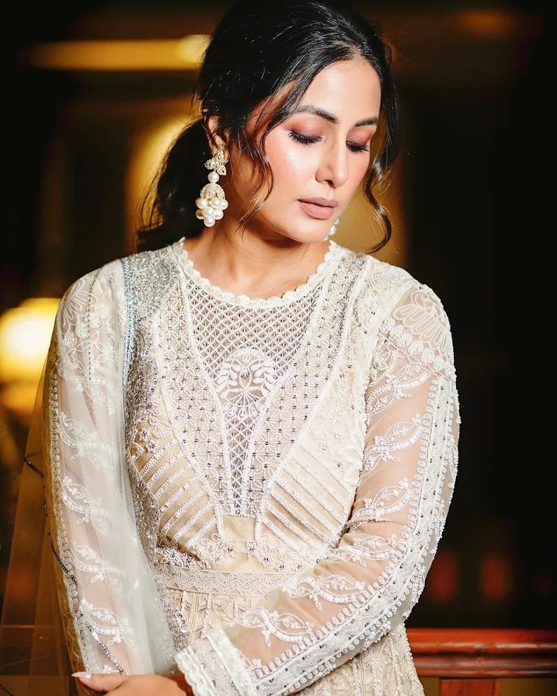 Hina Khan white suit g20 summit