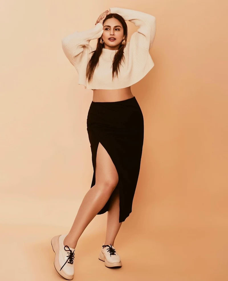 huma qureshi sexy legs thighs bollywood curvy actress