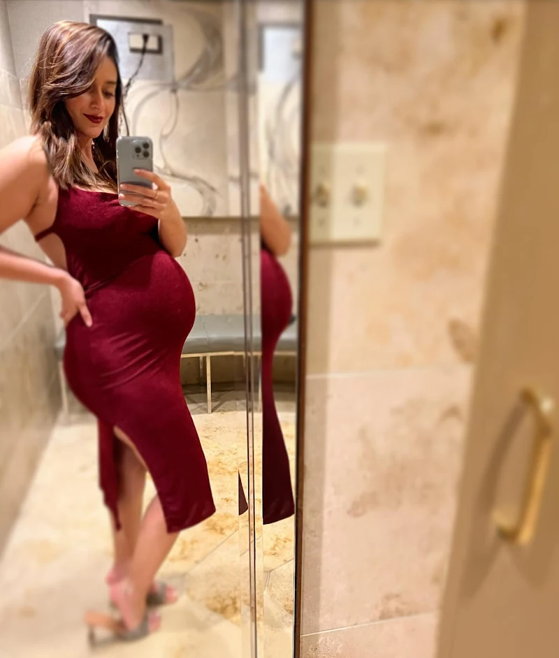 Ileana D'cruz pregnant baby bump dress bollywood actress Ileana D'cruz pregnant baby bump dress bollywood actress