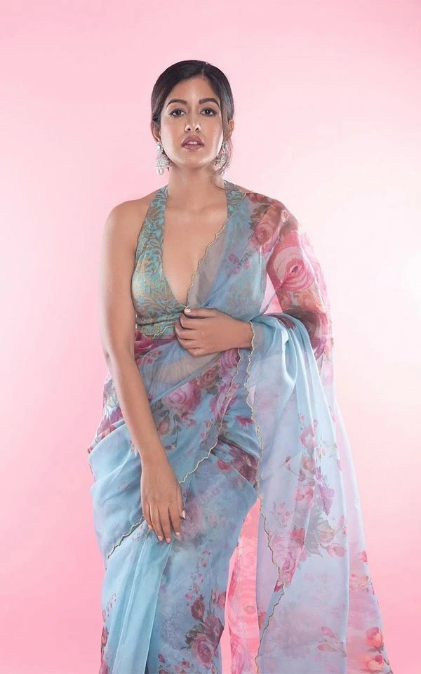 Ishita Dutta saree beautiful hot photos Ishita Dutta cleavage saree beautiful hot photos