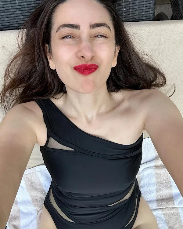 karishma kapoor swimsuit bikini hot actress