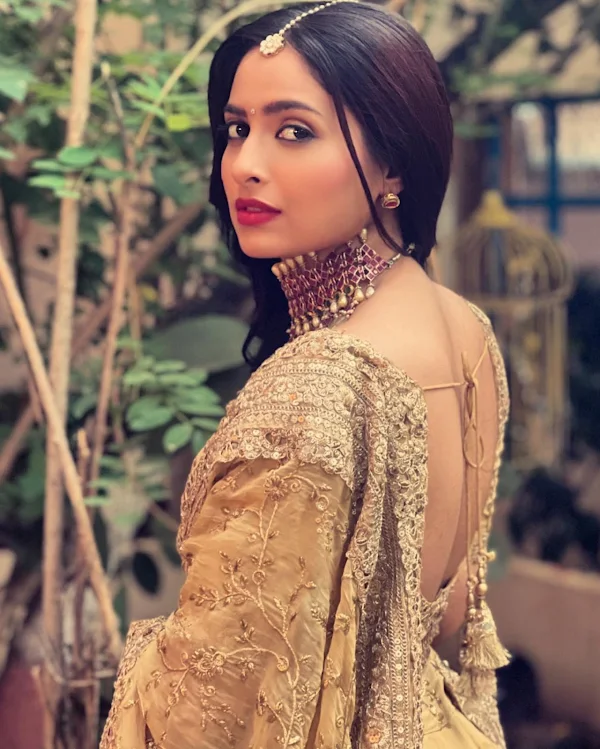 karishma sawant backless saree hot tv actress
