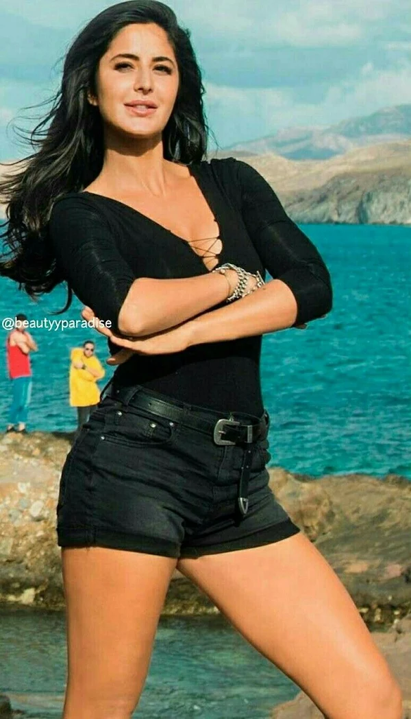 katrina kaif legs shorts katrina kaif legs shorts