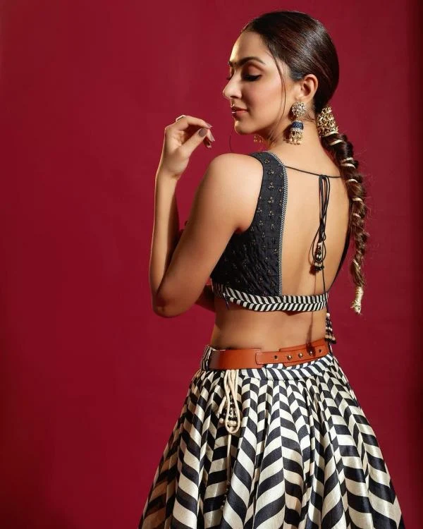 kiara advani saree backless hot bollywood actress kiara advani saree backless hot bollywood actress
