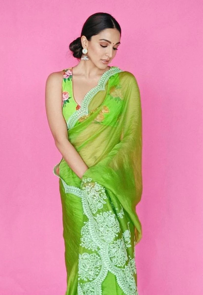 kiara advani saree hot bollywood actress