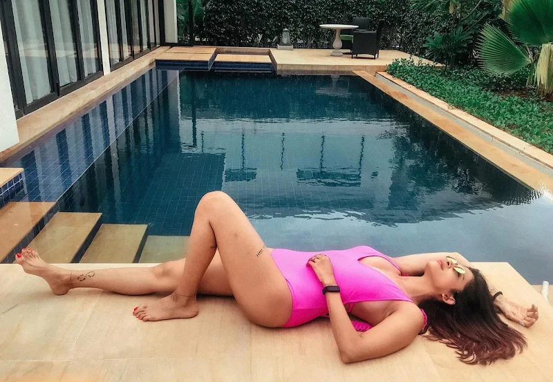 kishwer merchant swimsuit legs hot tv actress kishwer merchant swimsuit legs hot tv actress