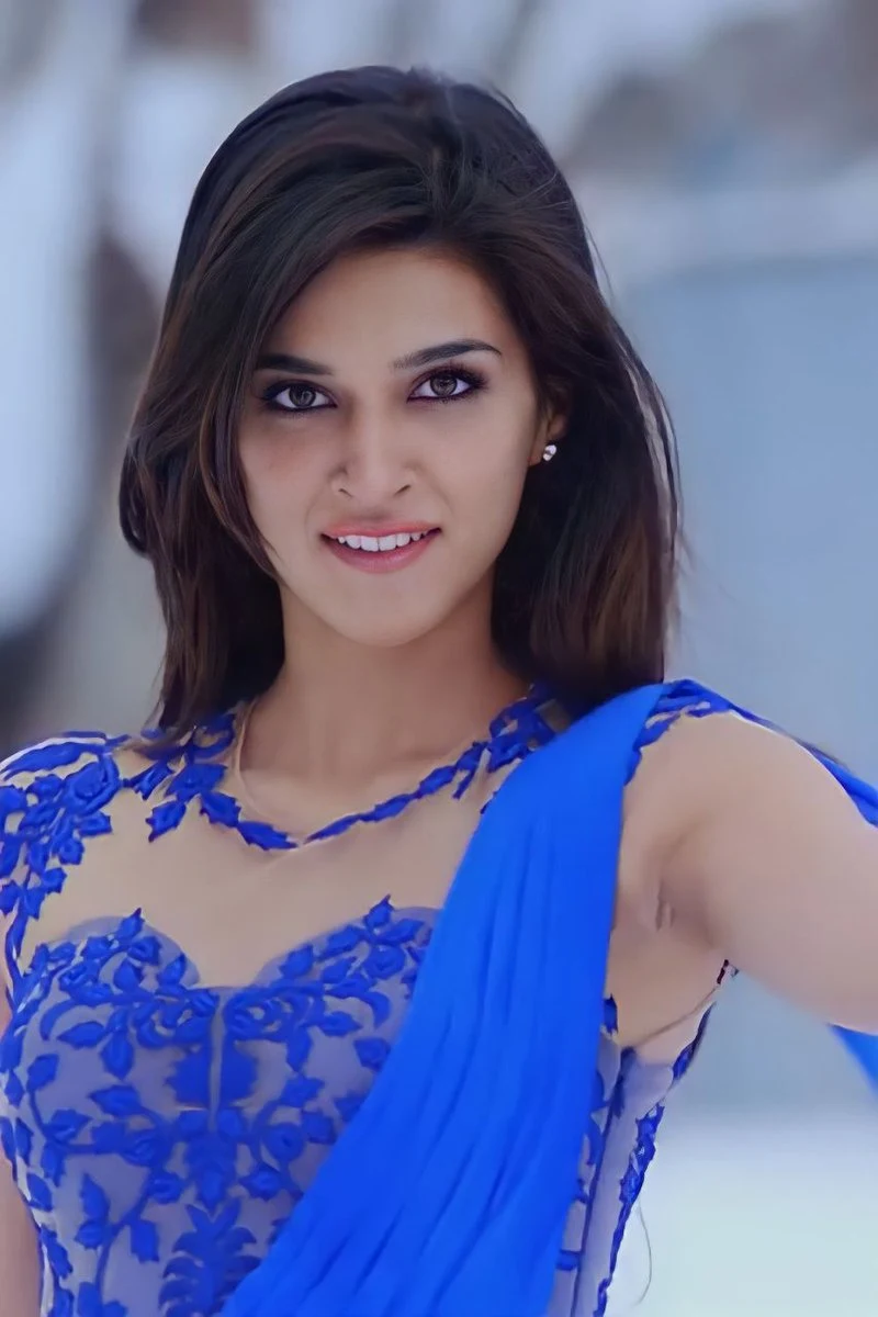 Kriti sanon blue saree Kriti sanon blue saree