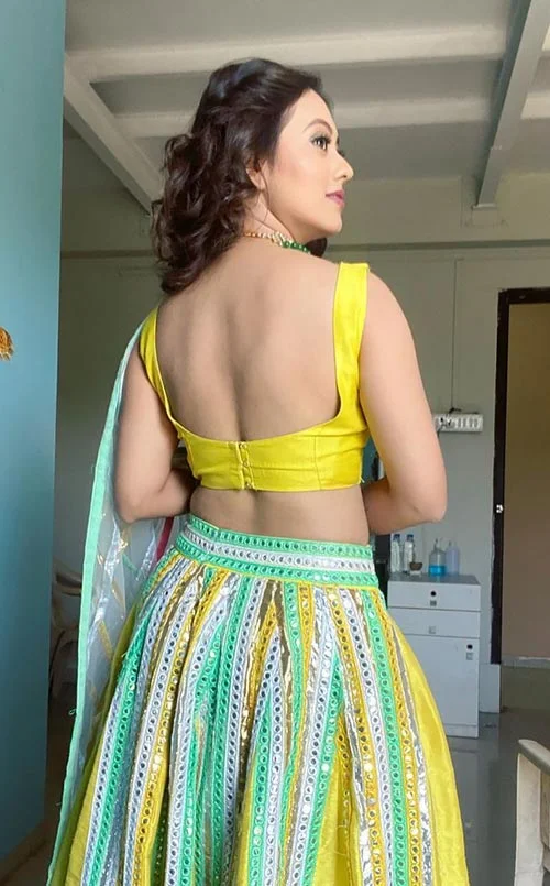 Krutika Desai backless saree hot tv actress