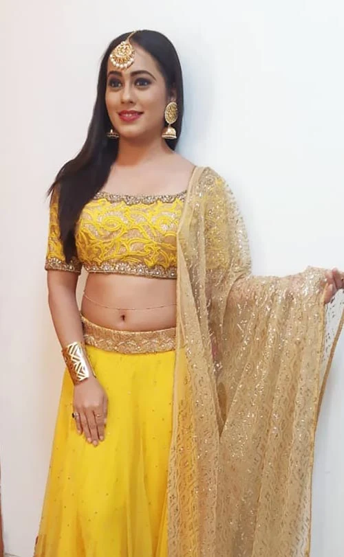 Krutika Desai navel saree hot tv actress
