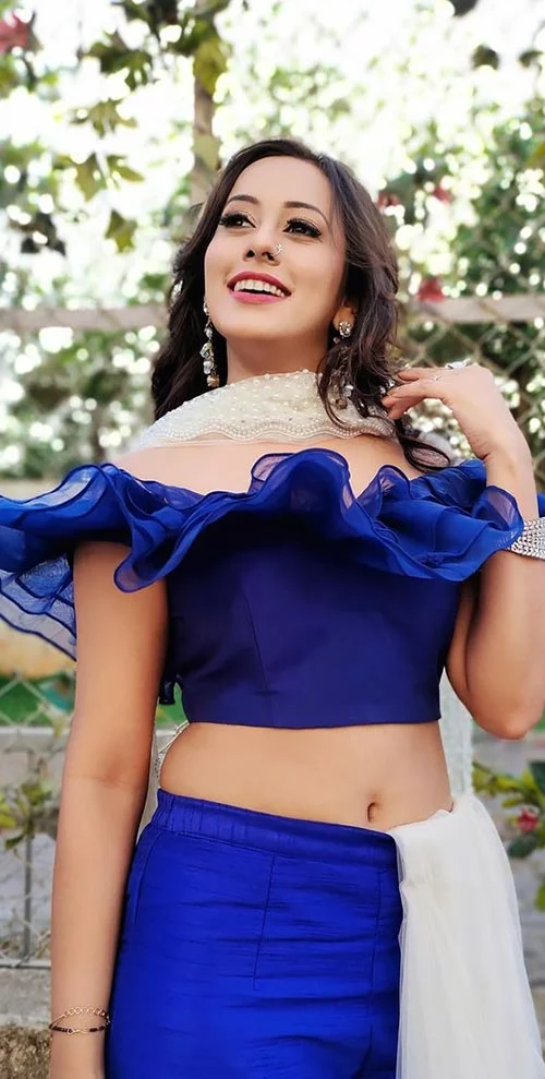 Krutika Desai navel saree hot tv actress