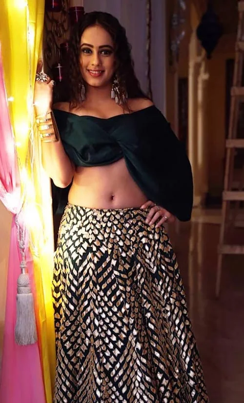 Krutika Desai navel saree hot tv actress