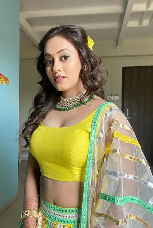 Krutika Desai navel saree hot tv actress