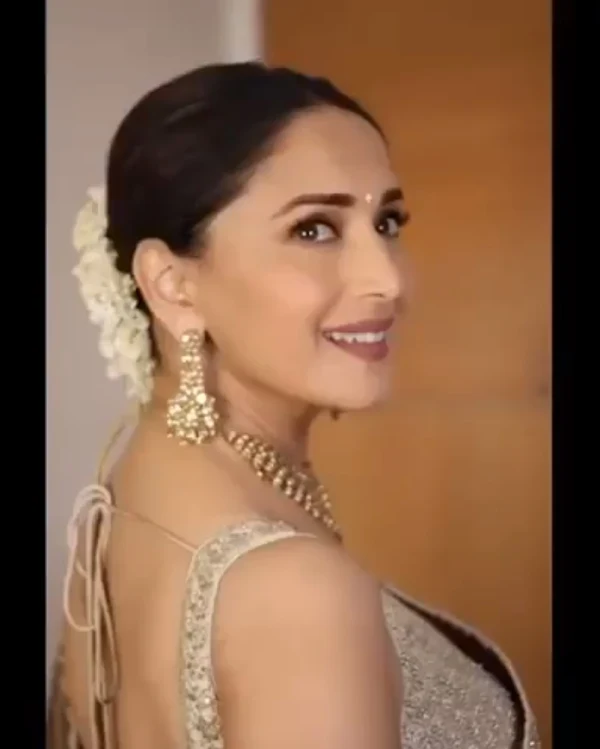madhuri dixit backless saree hot actress madhuri dixit backless saree hot actress