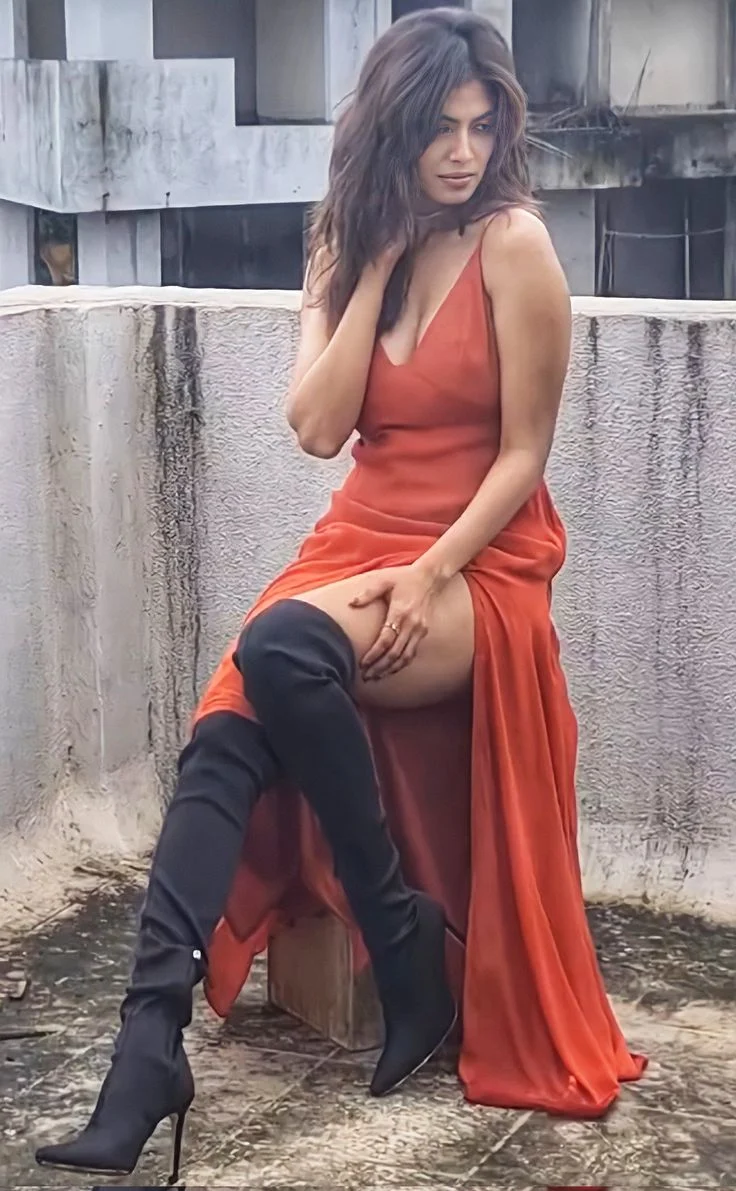malavika mohanan thigh high boots bollywood actress malavika mohanan thigh high boots bollywood actress