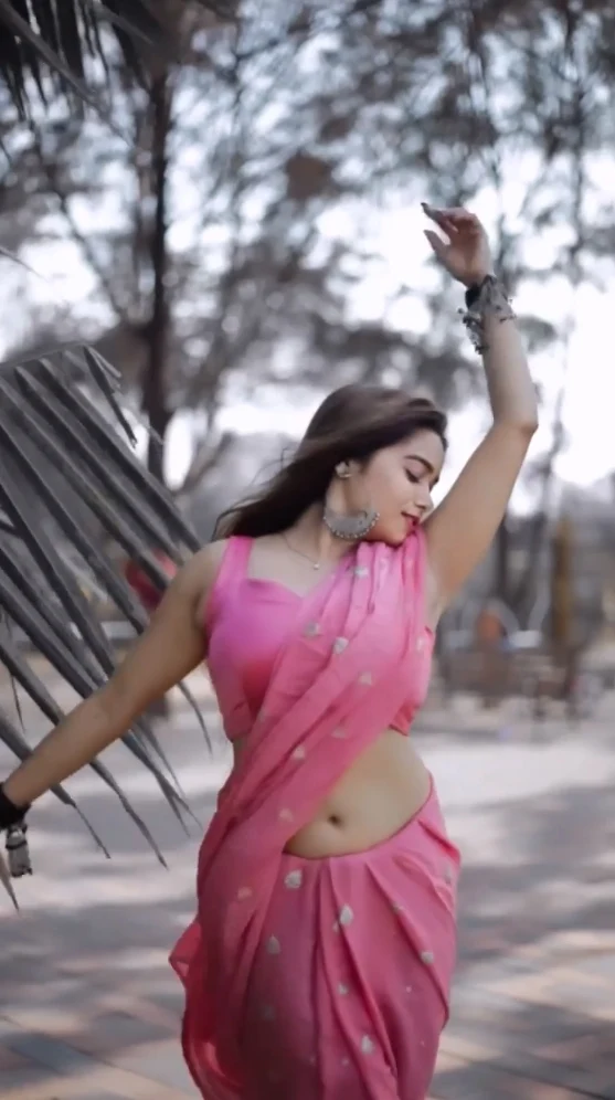 Manisha Rani navel saree hot bigg boss ott Manisha Rani navel saree hot bigg boss ott