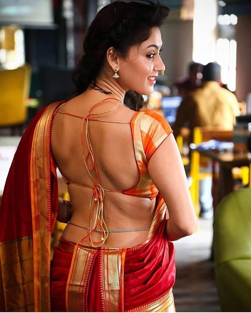 Manjari Fadnnis backless saree hot bollywood actress Manjari Fadnnis backless saree hot bollywood actress