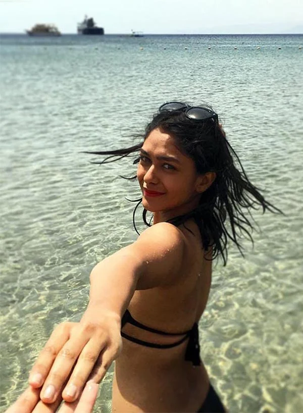 Mrunal Thakur bikini hot Mrunal Thakur bikini hot
