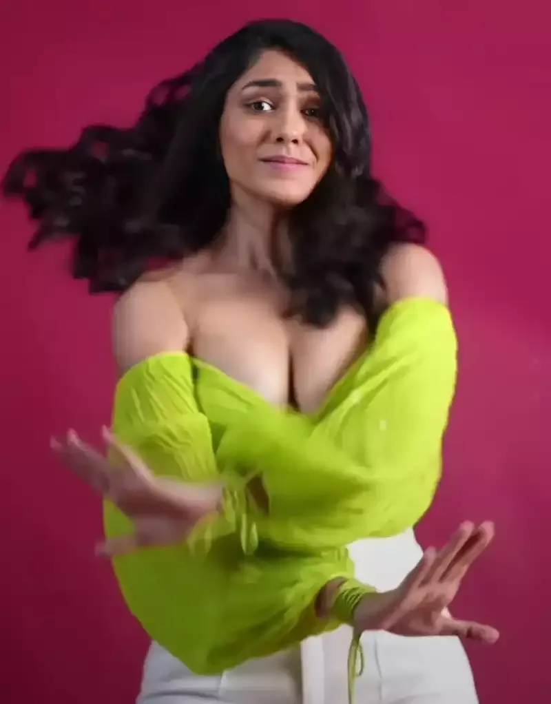mrunal thakur cleavage hot indian actress mrunal thakur cleavage hot indian actress