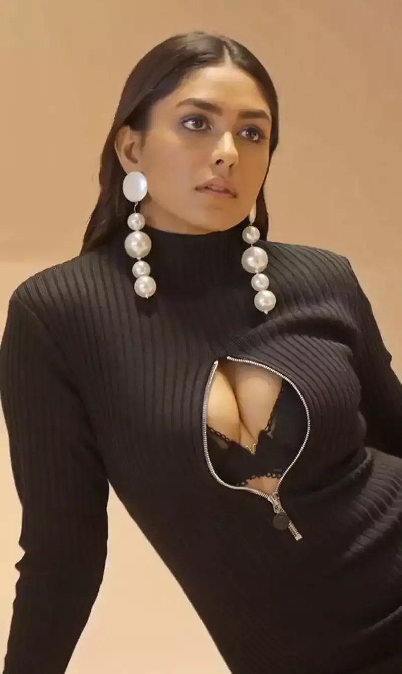 mrunal thakur cleavage hot indian actress mrunal thakur cleavage hot indian actress
