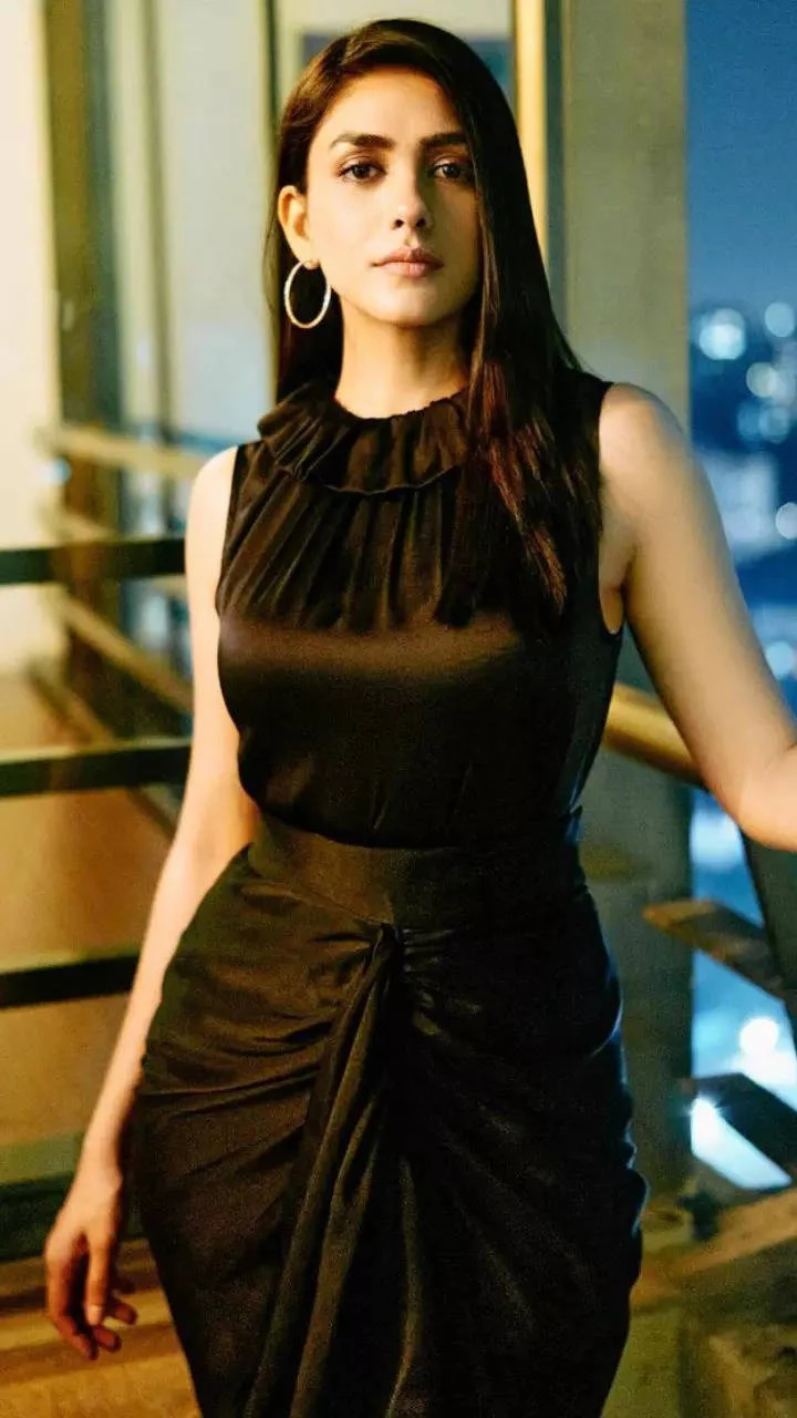 Mrunal Thakur curvy body tight dress bollywood actress Mrunal Thakur curvy body tight dress bollywood actress