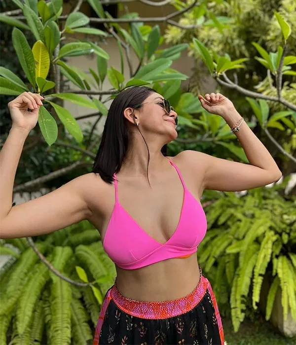 Mrunal Thakur pink bikini hot Mrunal Thakur pink bikini hot