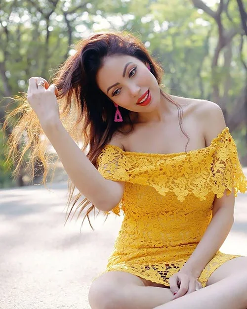 Munmun Dutta babita ji hot curvy Munmun Dutta babita ji hot curvy short dress