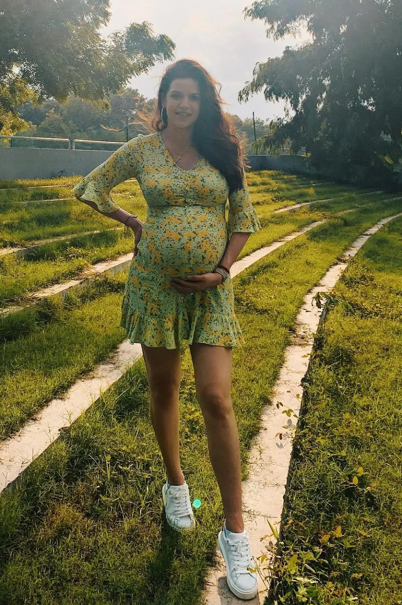 Natasa Stankovic pregnant baby bump dress bollywood actress Natasa Stankovic pregnant baby bump dress bollywood actress