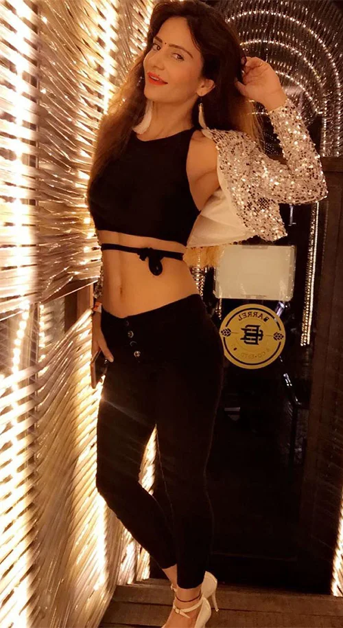 Neetu Wadhwa hot actress ullu gandii baat Neetu Wadhwa navel hot actress ullu gandii baat
