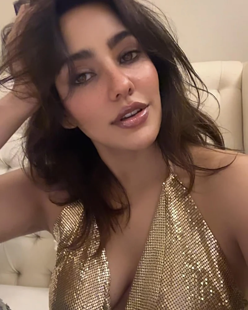 neha sharma golden top cleavage neha sharma golden top cleavage