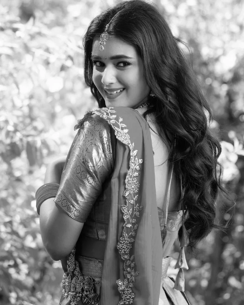 Neha Solanki saree hot actress Neha Solanki saree hot actress