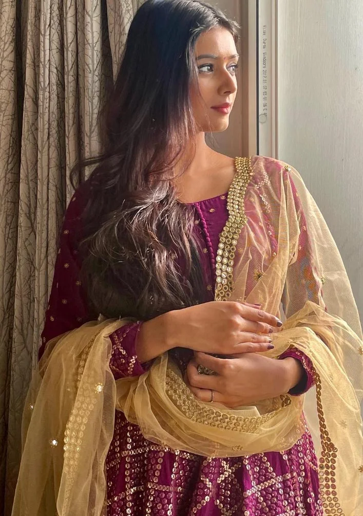 Neha Solanki saree hot actress Neha Solanki saree hot actress