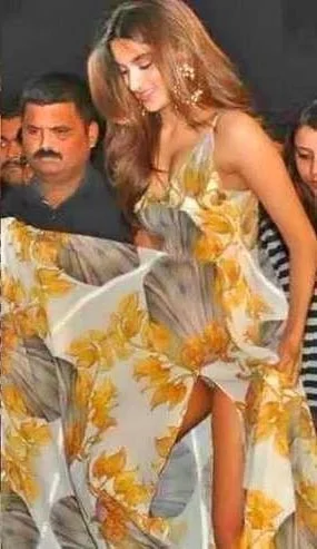 Nidhi Agerwal actress oops panty wardrobe malfunction Nidhi Agerwal actress oops panty wardrobe malfunction