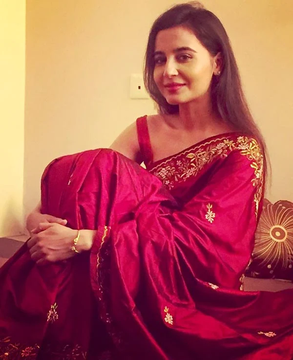 Nivedita Tiwari saree hot Indian tv actress Nivedita Tiwari saree hot Indian tv actress