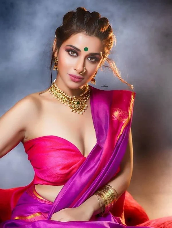 nyra banerjee off shoulder strapless tiny blouse saree nyra banerjee off shoulder strapless tiny blouse saree