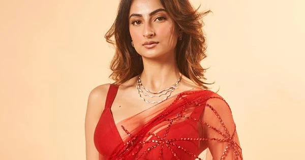 palak tiwari sheer red saree cleavage