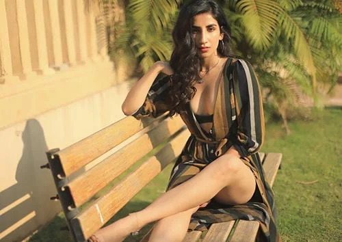 parul gulati sexy legs thighs actrss girls hostel