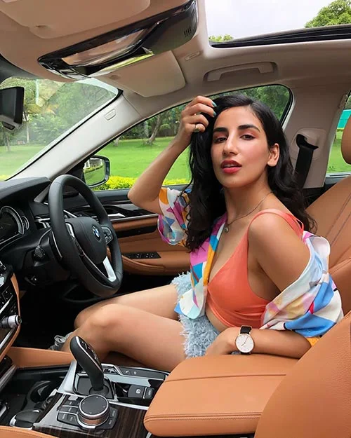 parul gulati sexy legs thighs actrss girls hostel