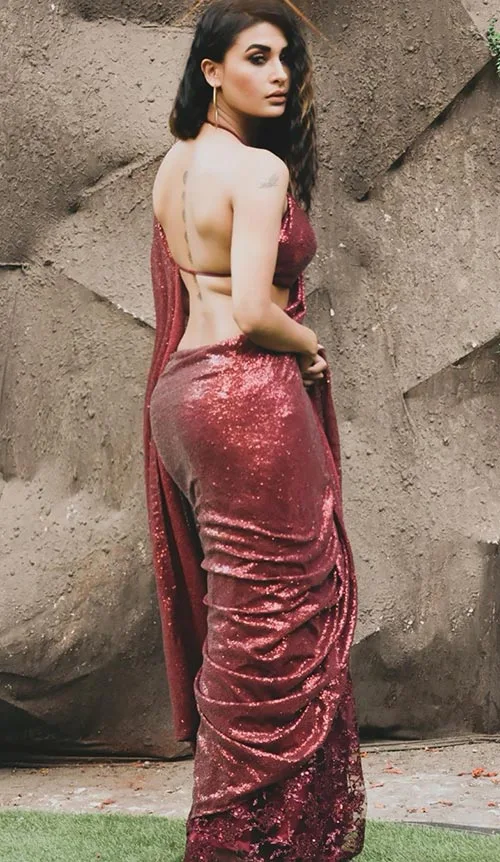 Pavitra Punia backless saree hot indian tv actress Pavitra Punia backless saree hot indian tv actress