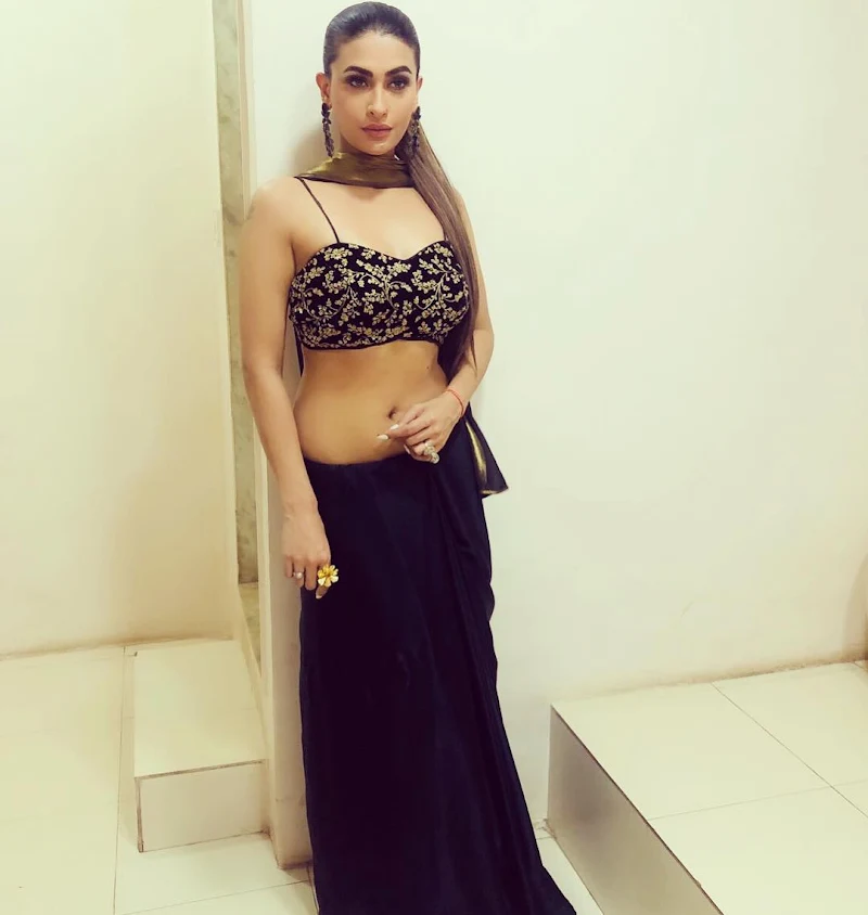 Pavitra Punia navel hot indian tv actress Pavitra Punia navel hot indian tv actress