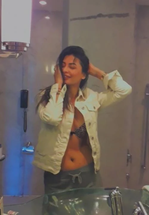 Pavitra Punia navel hot indian tv actress Pavitra Punia navel hot indian tv actress