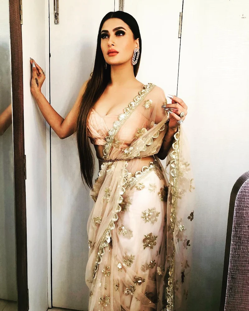 Pavitra Punia saree hot indian tv actress Pavitra Punia saree hot indian tv actress