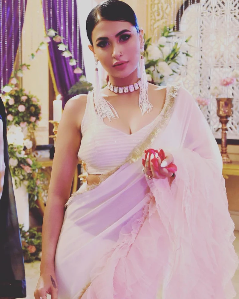Pavitra Punia saree hot indian tv actress Pavitra Punia saree hot indian tv actress