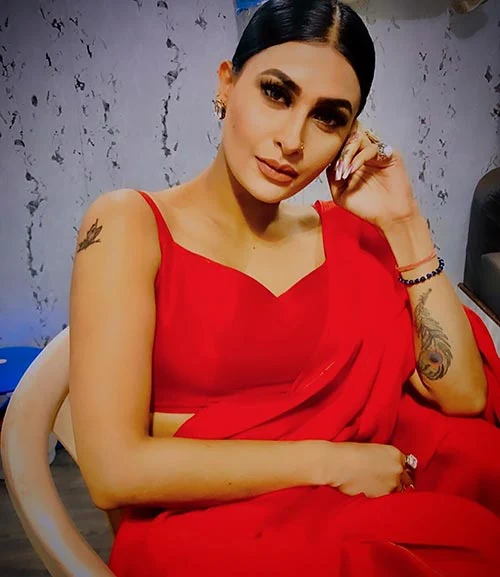 Pavitra Punia saree hot indian tv actress Pavitra Punia saree hot indian tv actress