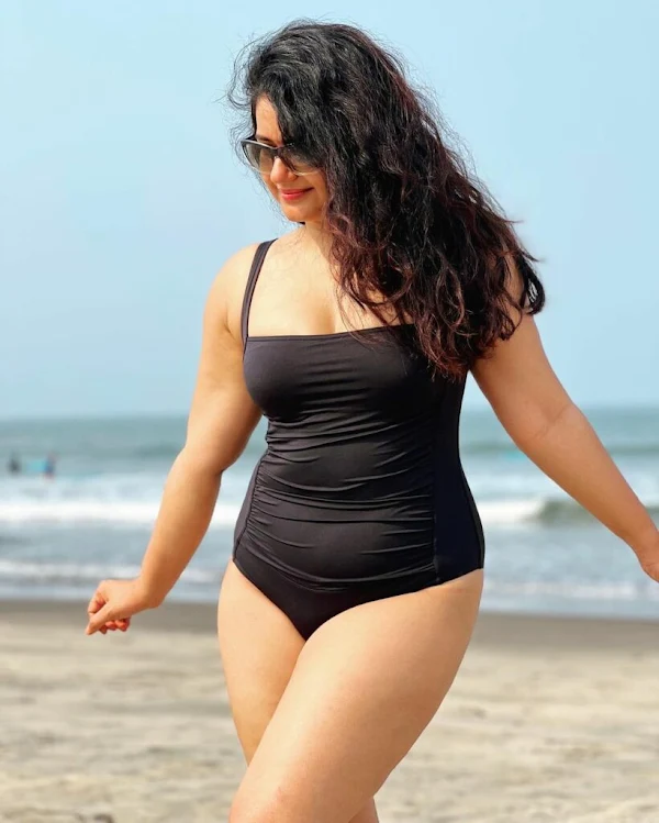 poonam bajwa swimsuit curvy indian actress poonam bajwa swimsuit curvy indian actress