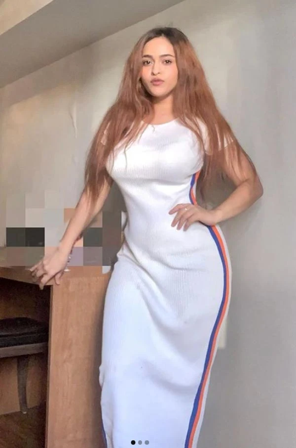 Prajakta Dusane hot curvy actress ullu gaachi