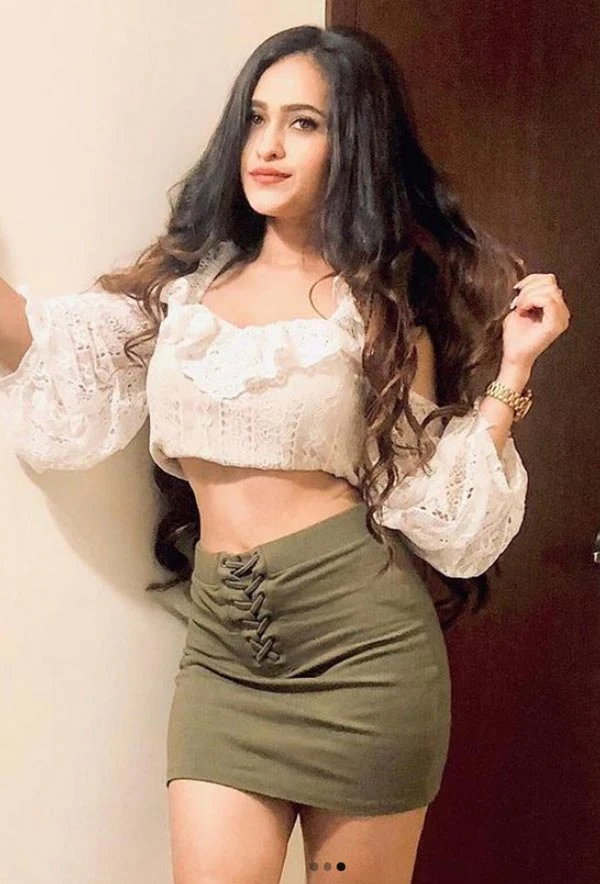 Prajakta Dusane hot curvy actress ullu gaachi