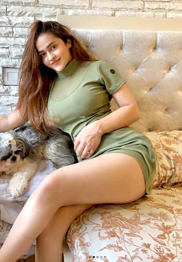 Prajakta Dusane hot curvy actress ullu gaachi