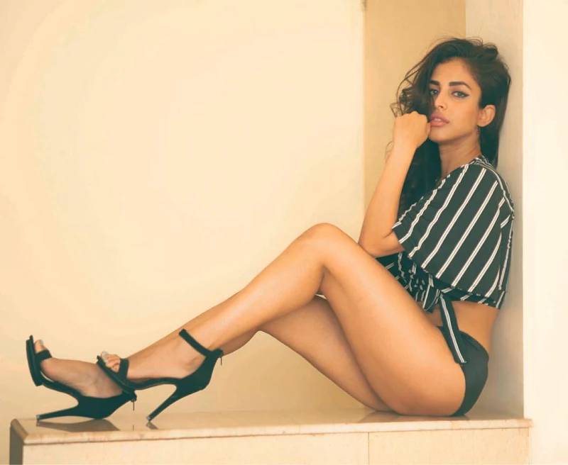 priya banerjee sexy legs hot actress hello mini bekaaboo priya banerjee sexy legs hot actress hello mini bekaaboo